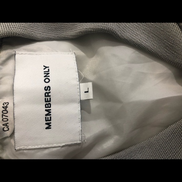 Member only, Grey sleeveless zip up - Picture 4 of 4